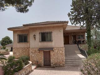 Chalet  Àngel guimerà. En torrent