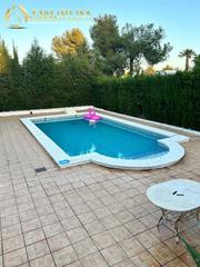 Chalet  Urbanizacion serramar. En picassent