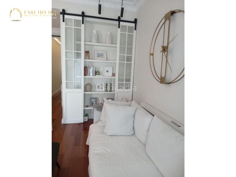 Foto 04fc9cb0-c913-4dd7-a348-ba0a4f326521. Piso en Russafa Valencia