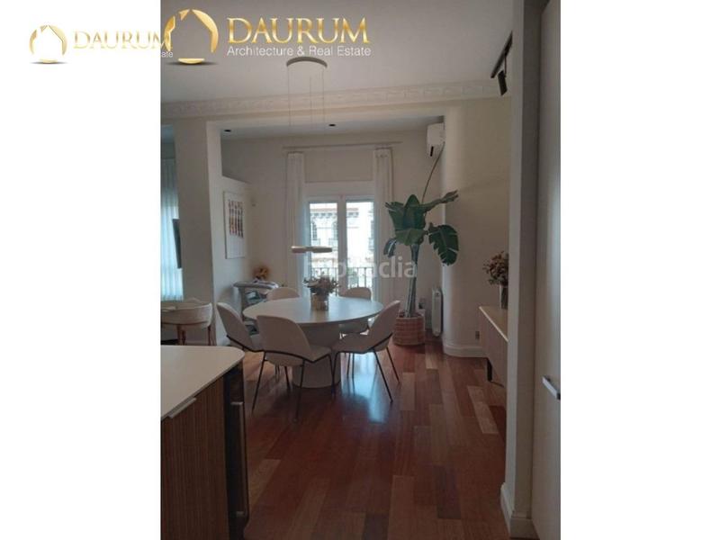 Foto 53ca9cf7-4201-4dec-bd51-171b7c74ead0. Piso en Russafa Valencia