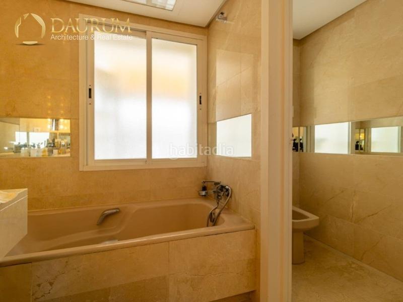 Foto 0f8a5a91-108f-4dbc-83e6-762f4d5cf047. Duplex con riscaldamento parcheggio piscina in lomas de Marbella club Marbella