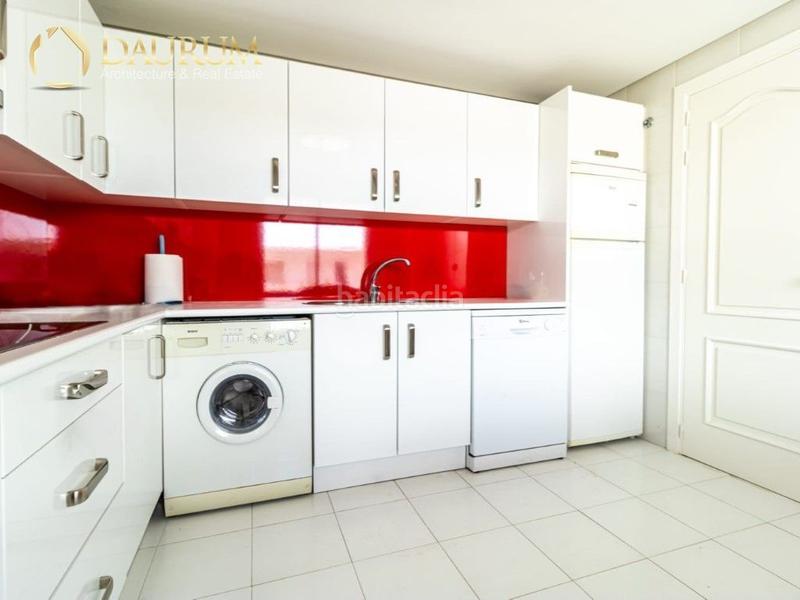 Foto 253e12a6-99e5-462c-b1fe-bb047f8acff0. Duplex con riscaldamento parcheggio piscina in lomas de Marbella club Marbella