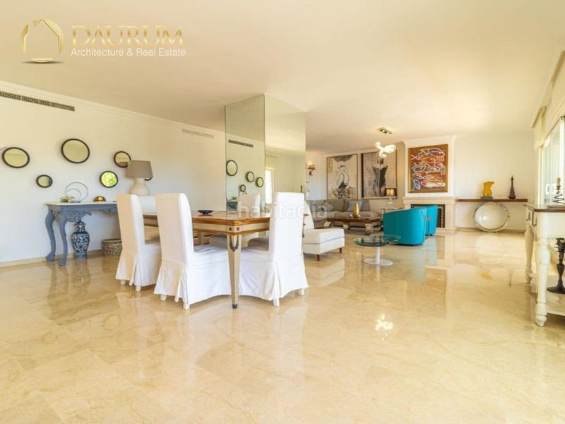 Foto 57bbc485-df51-42ab-a7de-5e56a55f2cbe. Duplex con riscaldamento parcheggio piscina in lomas de Marbella club Marbella