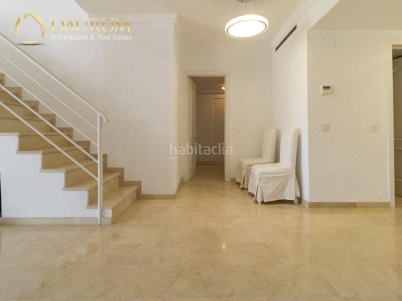 Foto 82c656de-0de3-4c02-b7ff-084dcb682e00. Duplex con riscaldamento parcheggio piscina in lomas de Marbella club Marbella