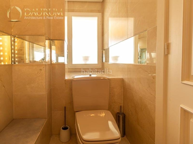 Foto 9e2b1049-d7a4-4cc9-bc62-f4e8a60c2a22. Duplex con riscaldamento parcheggio piscina in lomas de Marbella club Marbella