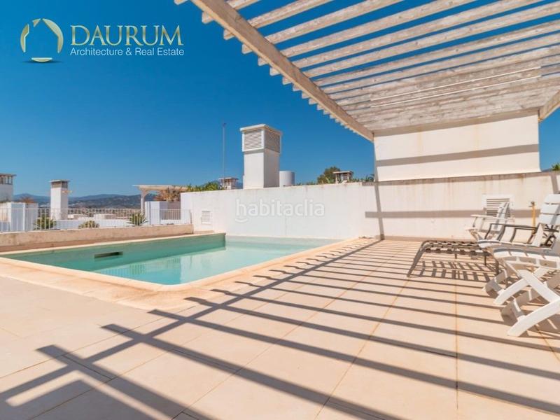 Foto d8e878ae-54c8-4aac-8edf-ede9bb19ec61. Duplex con riscaldamento parcheggio piscina in lomas de Marbella club Marbella