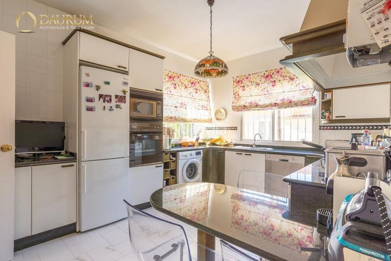 Foto 743c3e9b-8d75-4a51-82b9-3f94f73ec752. Chalet en El Candado Málaga