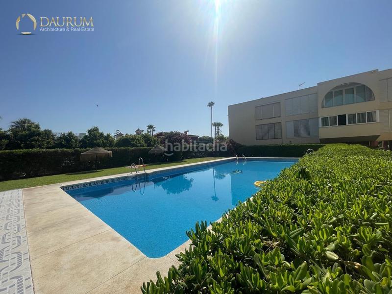 Foto caa42228-f0c7-49e7-962c-af7cc7525d1d. Pis amb piscina a Guadalmar Málaga