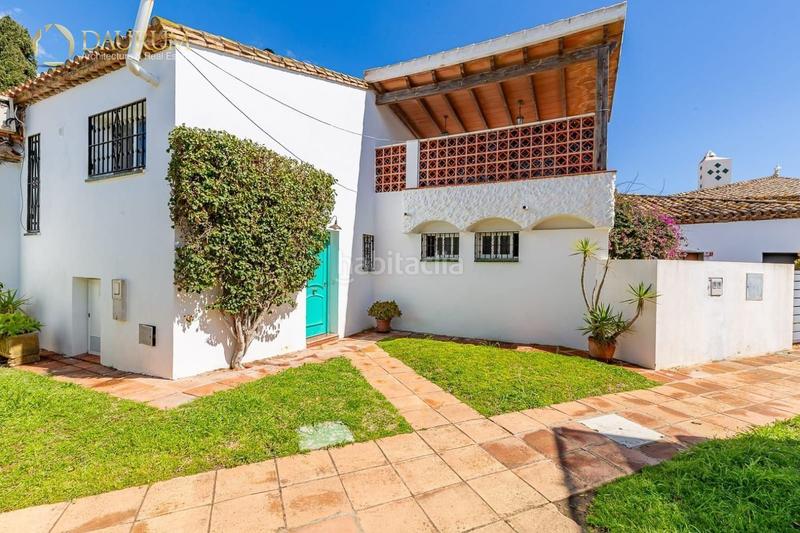 Foto 3050536d-9680-4ab2-81c8-232ff39a00a3. Casa a schiera con parcheggio piscina in Bahía Dorada Estepona