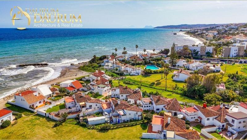 Foto 6e02111d-5ea8-447d-ac9e-ce5b10ccbb11. Casa a schiera con parcheggio piscina in Bahía Dorada Estepona
