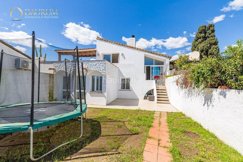 Foto 82d40090-1028-4d2f-874f-a1929a26be7e. Casa a schiera con parcheggio piscina in Bahía Dorada Estepona