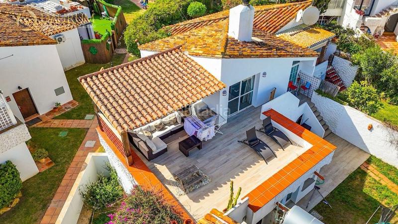 Foto d62c50b2-aa33-4aaa-ac82-eeb3ecdeb999. Casa a schiera con parcheggio piscina in Bahía Dorada Estepona