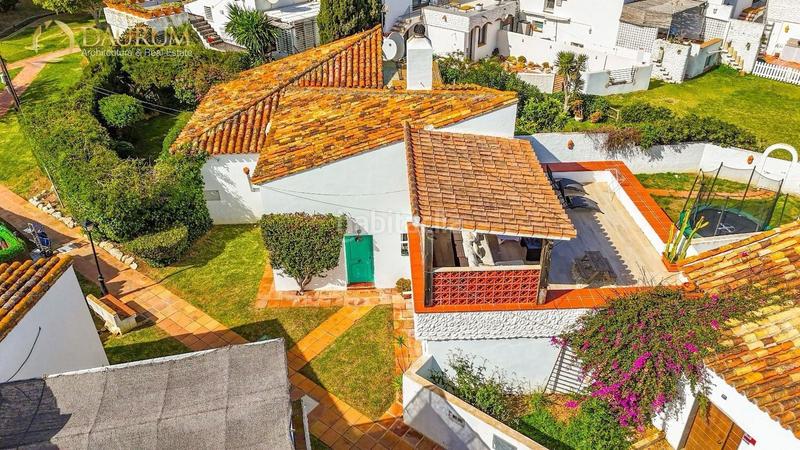 Foto f0ad57ec-0ce3-41ca-b86c-ec00b83b1887. Casa a schiera con parcheggio piscina in Bahía Dorada Estepona