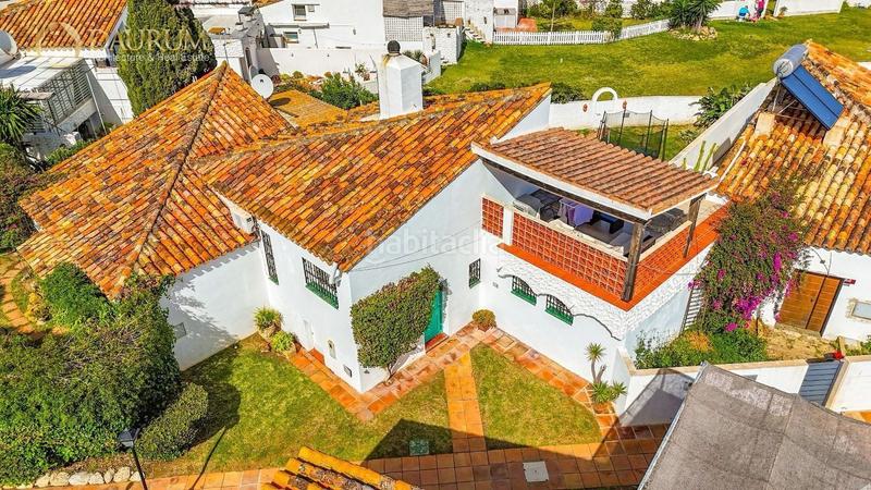 Foto ff7eaca8-8639-4e57-bf35-d5c12e59bb50. Casa a schiera con parcheggio piscina in Bahía Dorada Estepona