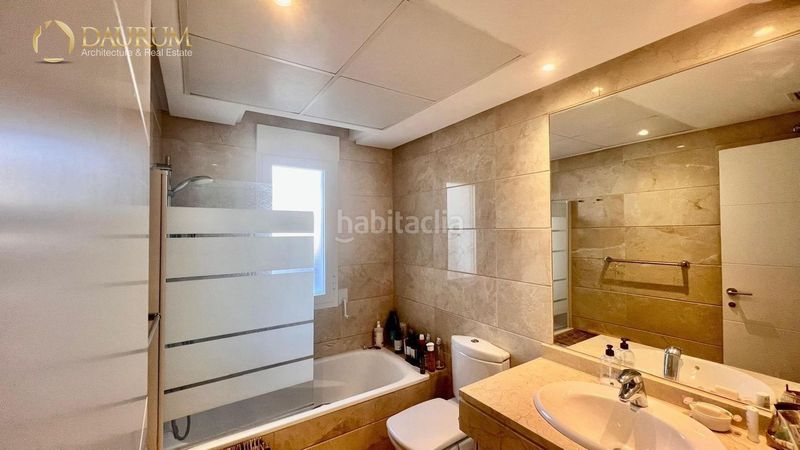 Foto d9bf7612-86a7-49ad-839e-05fa5acd7209. Pis amb calefacció aparcament piscina a La Dama de Noche - La Alzambra Marbella