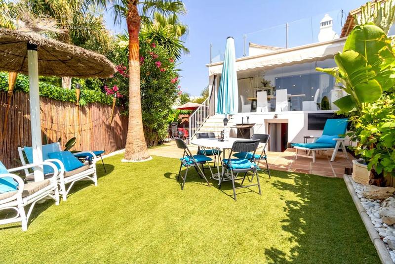 Foto d766ea6d-2d23-4754-ab1d-df442a368eca. Casa adossada amb piscina a Bahía Dorada Estepona