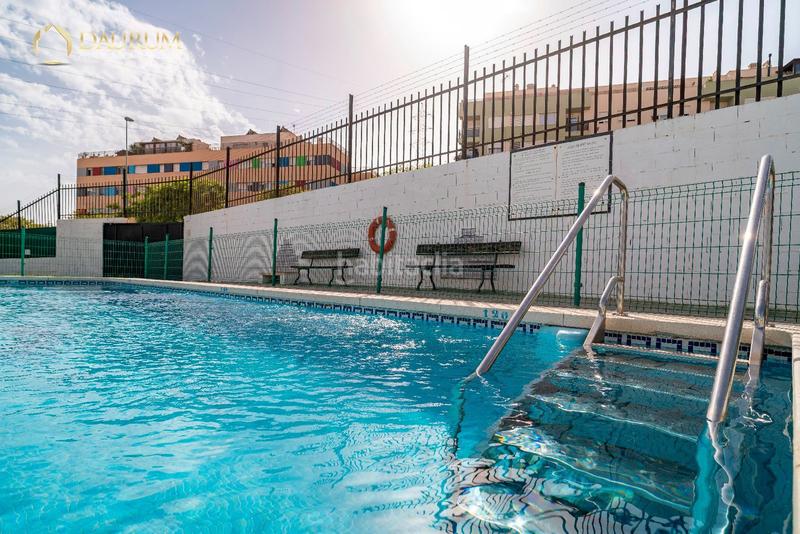 Foto 7d4942bc-9202-4d6f-8e0f-12b8849ade73. Casa adossada amb calefacció aparcament piscina a Málaga