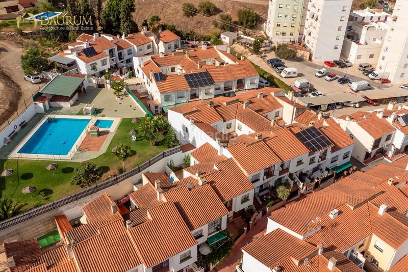 Foto 97a867e4-220c-4732-8b8e-3cdccd3020ee. Casa adossada amb calefacció aparcament piscina a Málaga