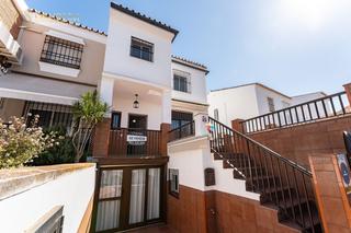 Semi detached house  Rio guadalquivir. Magnífico chalet adosado de 3 plantas en mijas
