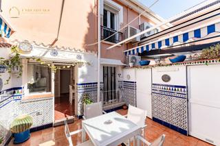 Casa adossada  Bolivia. Inmejorable oportunidad chalet adosado de 2 plantas en pedregale