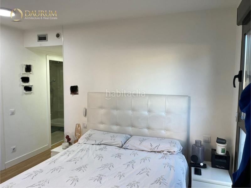 Foto e3d5ca70-ae09-457a-9acf-e9386eca8eb7. Pis amb calefacció aparcament piscina a Palomeras Sureste Madrid