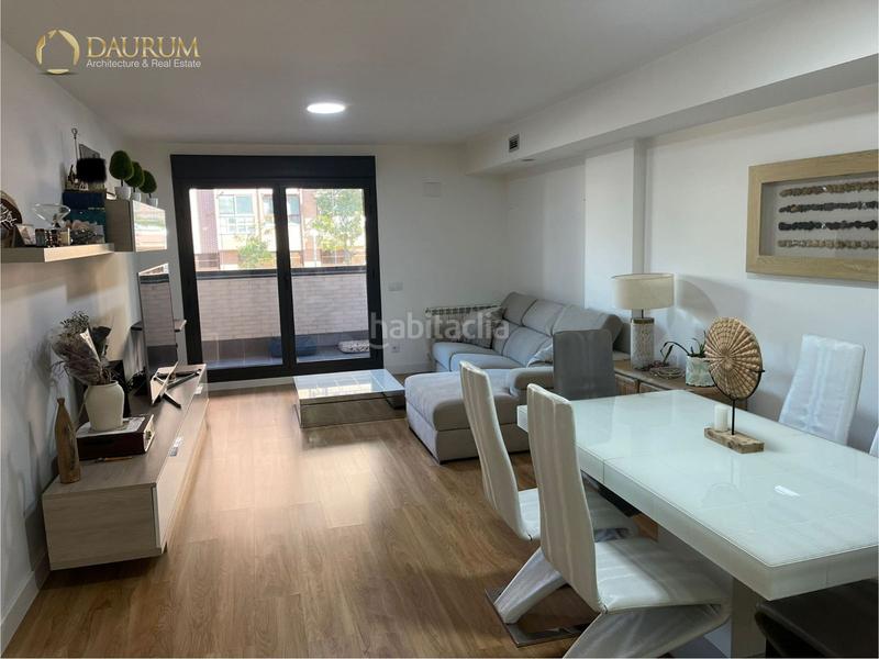 Foto f046ad0a-b795-41d5-aea3-6ca6a60e8cf1. Pis amb calefacció aparcament piscina a Palomeras Sureste Madrid