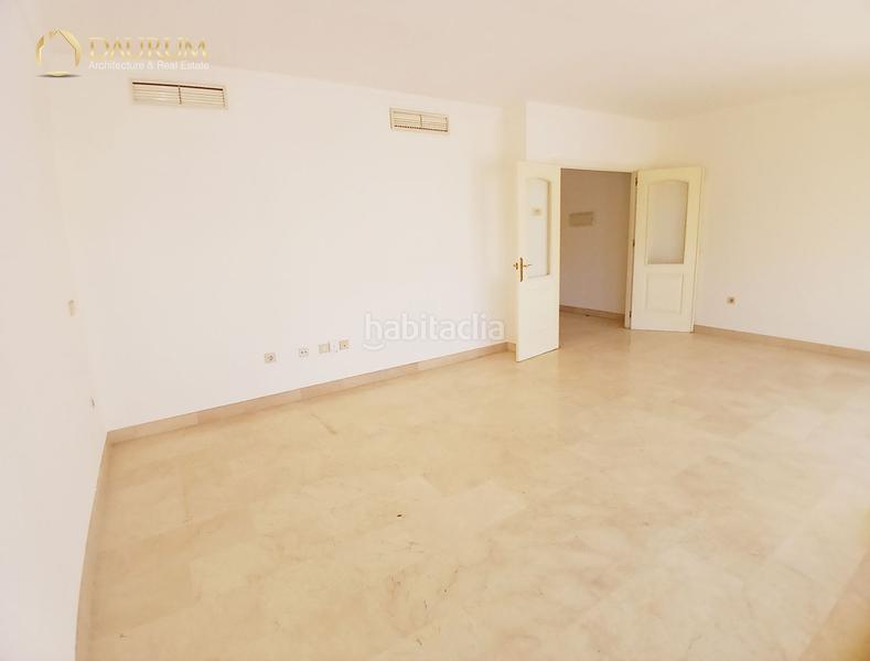 Foto 38a88807-9cd1-45b5-bcd3-e0fa87b38f09. Attico con riscaldamento parcheggio piscina in La Carihuela - Los Nidos Torremolinos