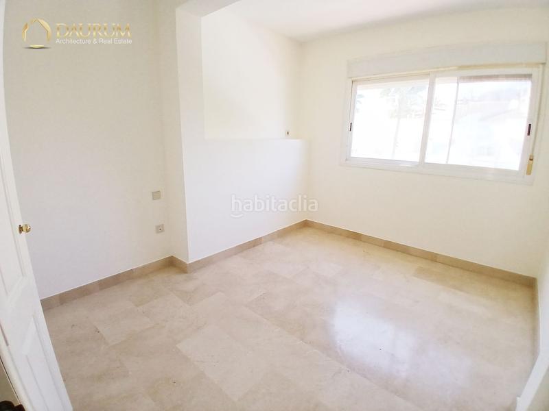 Foto 7eeee7ea-647a-4e65-a19a-89dc10f43540. Attico con riscaldamento parcheggio piscina in La Carihuela - Los Nidos Torremolinos