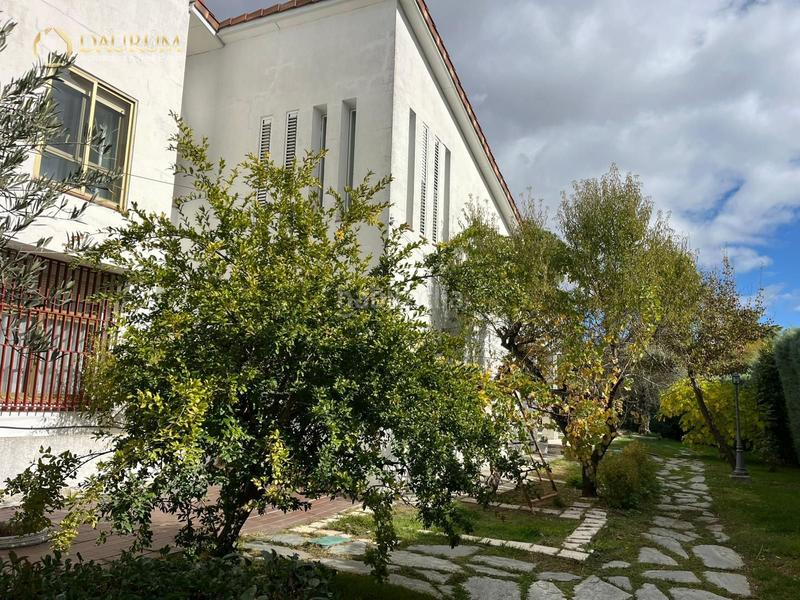 Foto 6df36714-ed5e-46d9-b27d-5c259821c900. Xalet amb calefacció aparcament piscina a El Olivar de Mirabal Boadilla del Monte