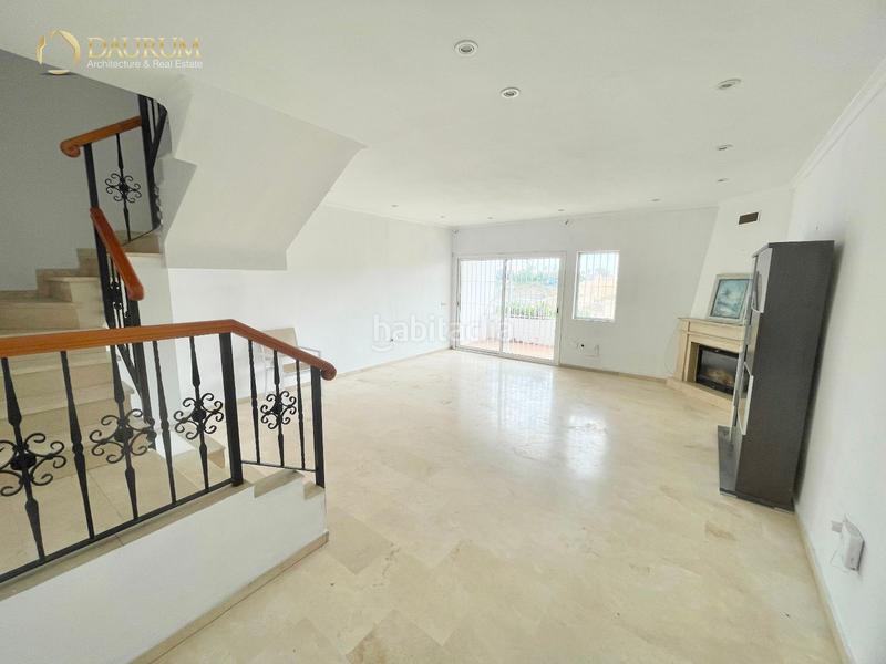 Foto b8a6d4de-8392-4ce5-b7ee-b0bbfc52b29e. Casa adosada chalet adosado en venta en torrequebrada en Benalmádena