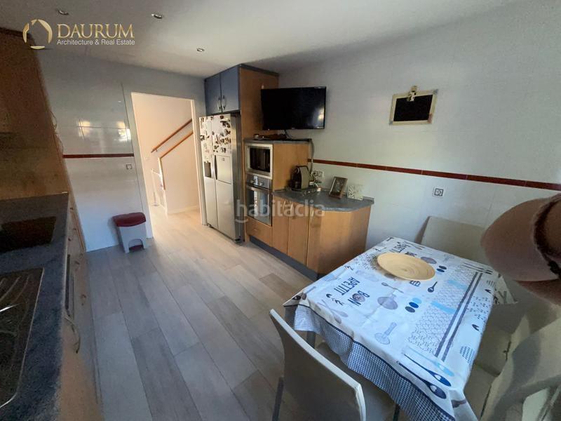 Foto 845cc9d7-bdd0-4ded-b45f-148d3a3be920. Casa adossada amb calefacció aparcament piscina a Paracuellos de Jarama