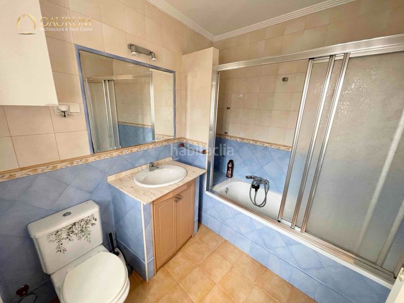 Foto e443136f-48c5-4687-b337-97c7ac70462a. Casa adossada amb calefacció aparcament piscina a Málaga