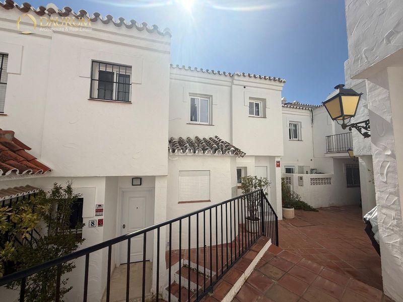 Foto 56eb321b-b291-4f01-8ff6-81d32cdfeb6f. Casa adossada amb calefacció piscina a Alto de los Monteros Marbella