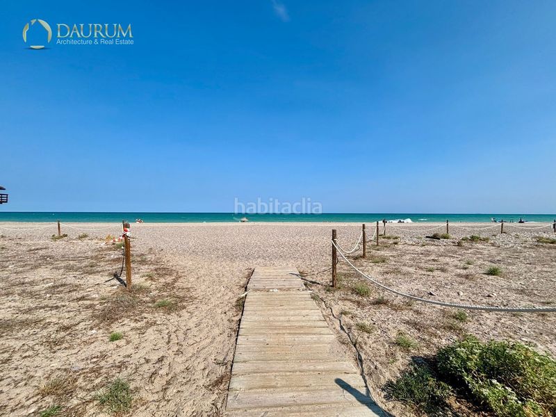 Foto 364c7a58-3053-4838-b096-d29a45f0f0d0. Casa aparellada amb aparcament a Corinto-Almardà Sagunt