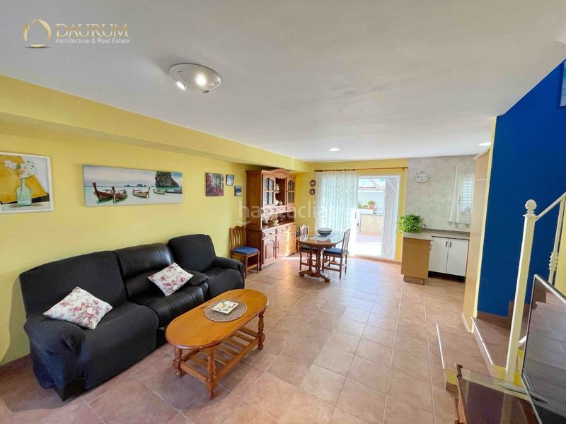 Foto b91bc880-b25f-495c-9923-3b87fe12c95d. Casa aparellada amb aparcament a Corinto-Almardà Sagunt