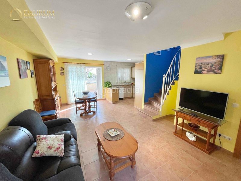 Foto d6a6d031-be7b-4d0d-ae22-c117adc17ebf. Casa aparellada amb aparcament a Corinto-Almardà Sagunt