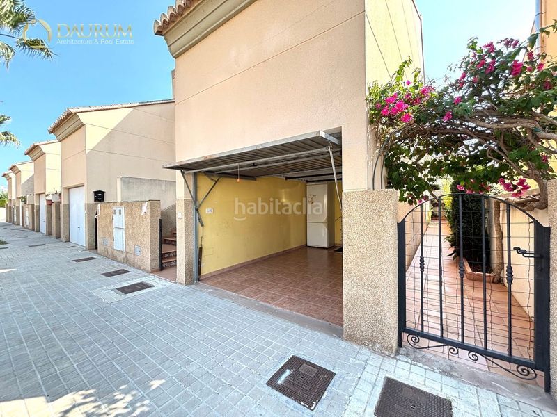 Foto edd4777d-02a8-4805-9753-1e5be6f392ea. Casa aparellada amb aparcament a Corinto-Almardà Sagunt