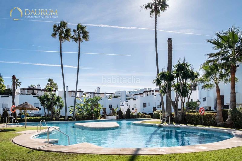 Foto 1551e785-64bc-486d-861c-825e06630b3c. Casa adossada amb calefacció piscina a Nueva Alcántara Marbella