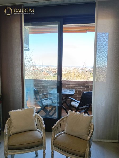 Foto c74ba192-6949-4bfe-ba04-e6476cf85920. Pis amb aparcament piscina a Rejas Madrid