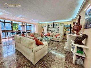 Pis  Plaza de la unión europea. Maravilloso piso de 3 habitaciones en torremolinos centro