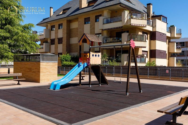 Foto d8b65451-2c90-46fa-8e9d-fdbb3e3e5ae1. Dúplex amb calefacció aparcament piscina a Viñas Viejas Boadilla del Monte