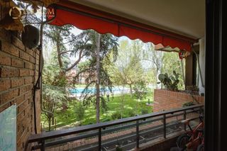 Piso  Del pinar. Maravilloso piso de 4 habitaciones en las rozas