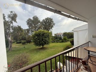 Casa adossada  Pernet. Magnífico chalet adosado de 2 plantas en estepona