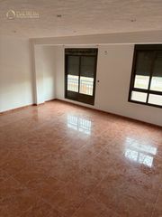 Etagenwohnung  Jaume i el conqueridor. Estupendo piso de 3 habitaciones en silla