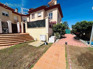 Doppelhaus  Apolo. Fantástico chalet pareado de 3 plantas en benajarafe
