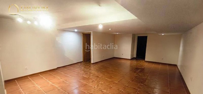 Foto f4d4688b-ef50-4522-9a8e-91b987e999a2. Casa adossada amb calefacció aparcament piscina a Sagunt