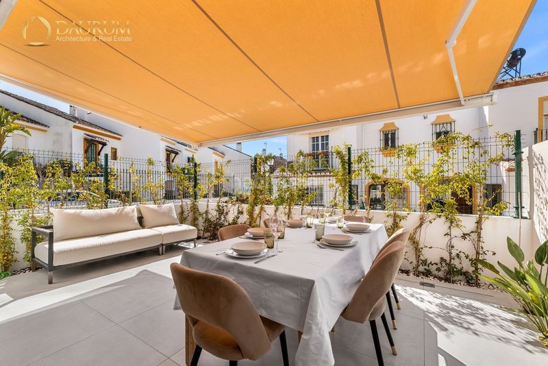 Foto 8af88777-75c1-4345-939a-f2e3e4d99053. Casa adossada amb calefacció aparcament piscina a Marbella