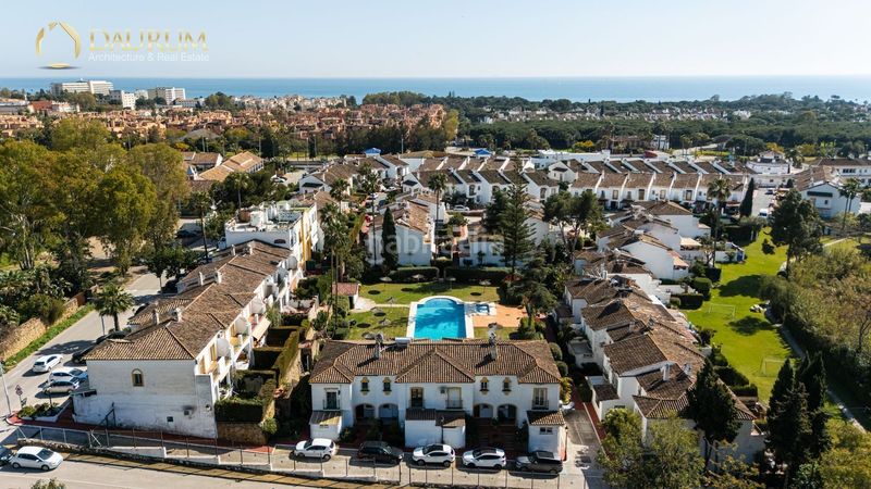 Foto e55a309f-181d-47a9-a88b-a7d1707e7938. Casa adossada amb calefacció aparcament piscina a Marbella