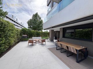 Pis  Reyes catolicos. Magnífico bajo de 5 habitaciones en boadilla del monte