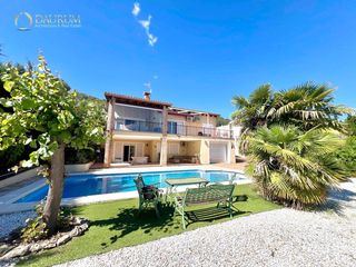 Chalet  Forcadell. Maravilloso chalet independiente de 2 plantas en alzira